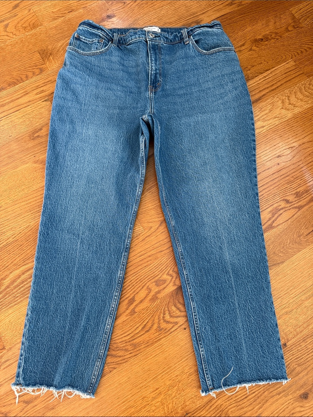 Abercrombie Curve Love 90s Straight Ultra High Rise Jeans 34/18s Short